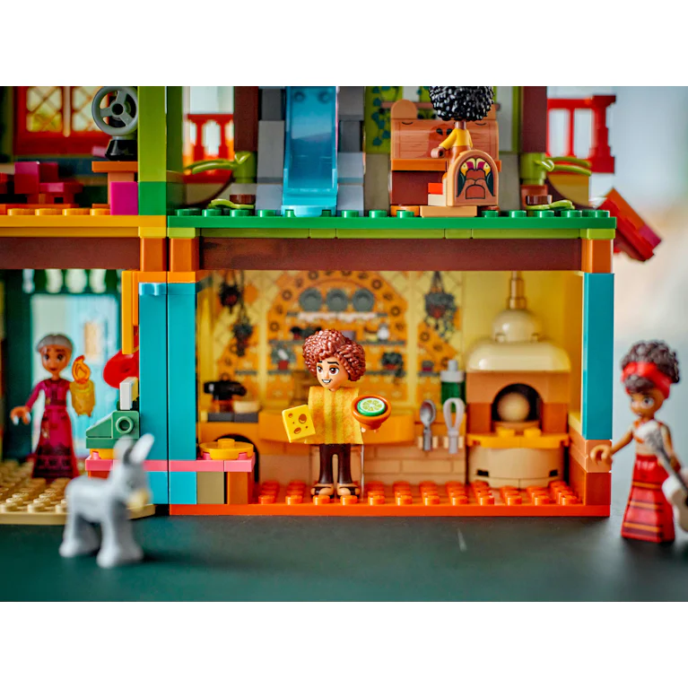LEGO® Disney Princess 43245 Het magische huis van de familie Madrigal
