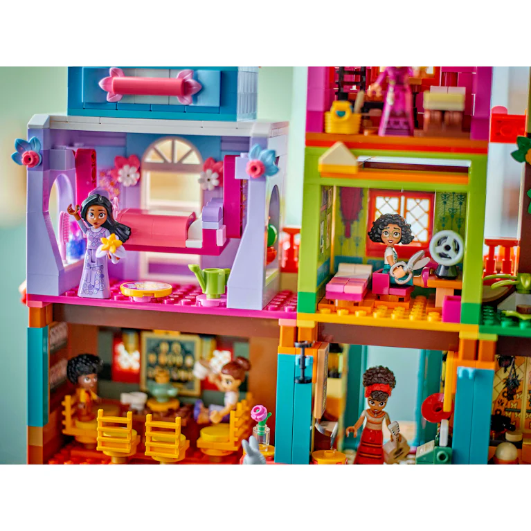 LEGO® Disney Princess 43245 Het magische huis van de familie Madrigal