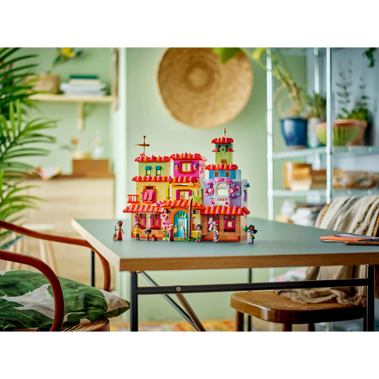 LEGO® Disney Princess 43245 Het magische huis van de familie Madrigal