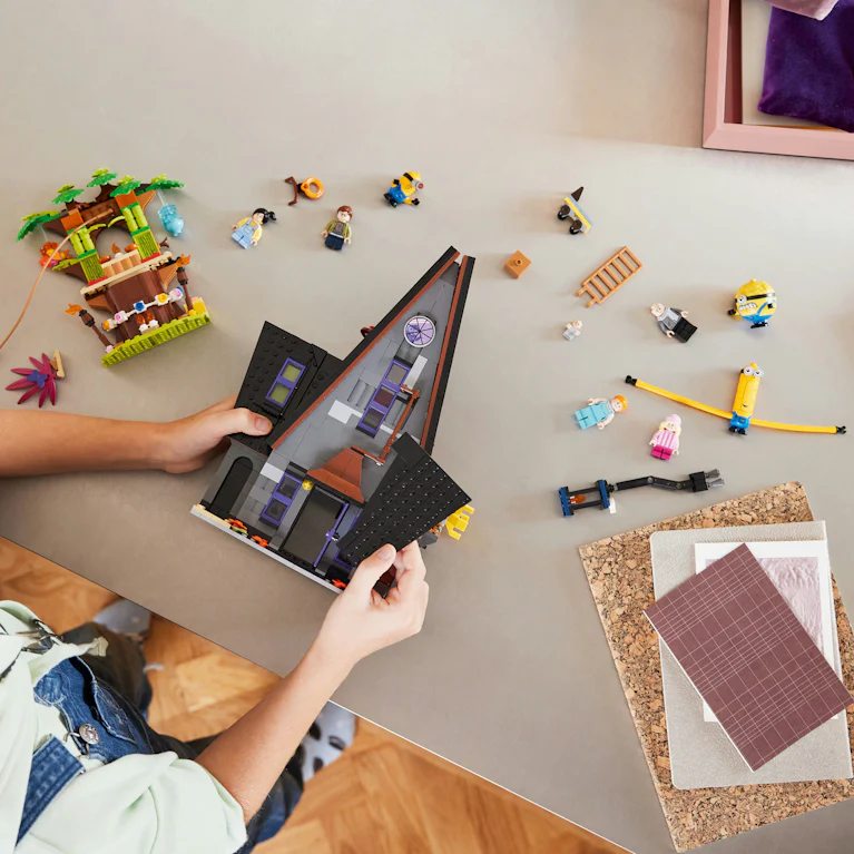 LEGO® Despicable Me 4 75583 huis van de Minions en Gru