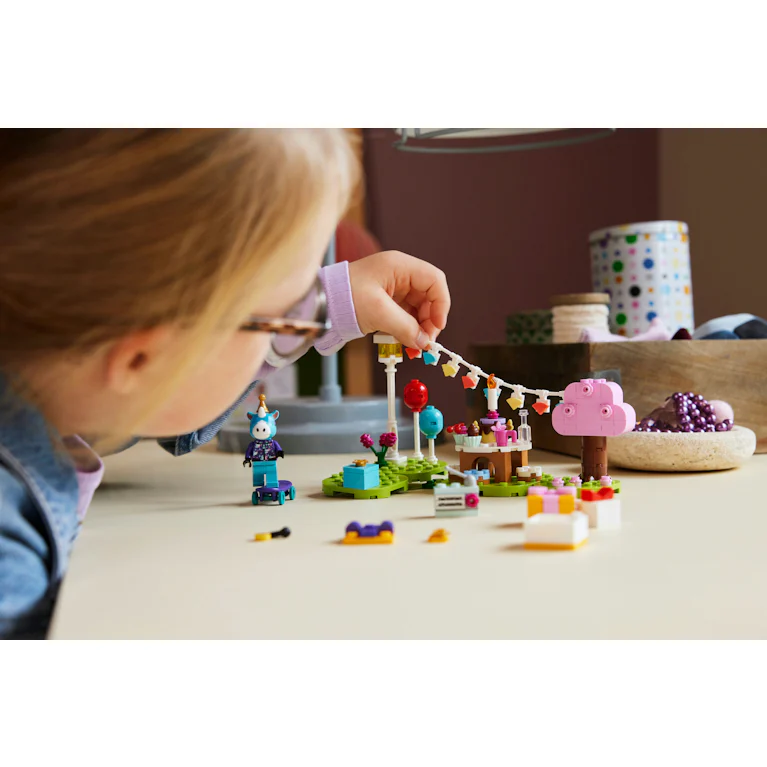 LEGO® Animal Crossing™ 77046 Julians verjaardagsfeestje