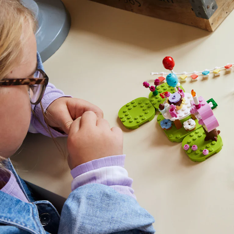 LEGO® Animal Crossing™ 77046 Julians verjaardagsfeestje